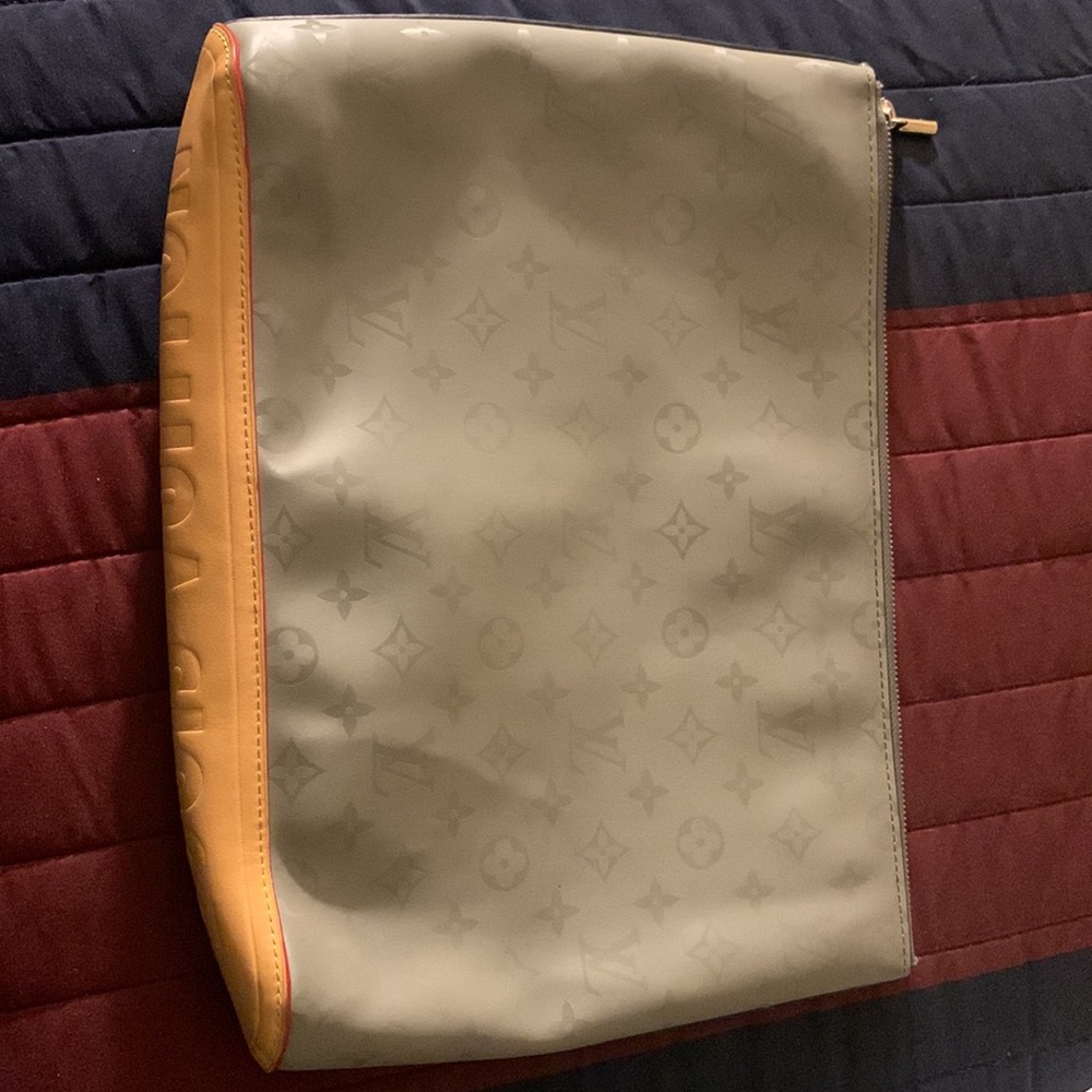 Louis Vuitton Office Bag. Luxurious, Minimalistic, Unique Colorway. 2018 Milan. - Picture 2 of 6